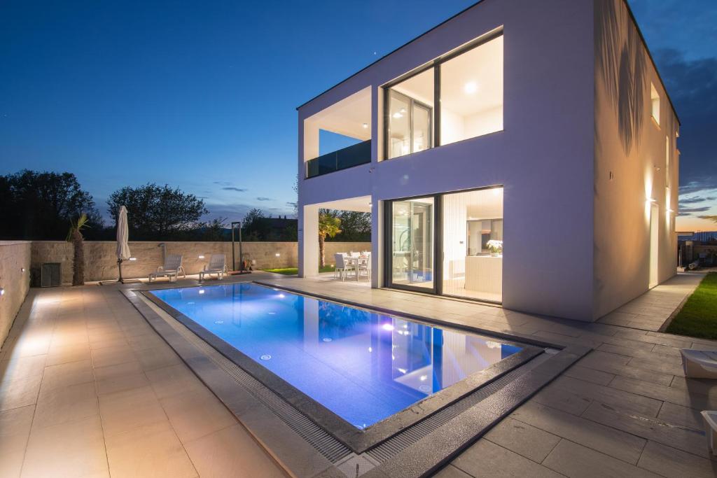 Villa-Weiss-Malinska-Heated-Pool-Osmosis-System-13