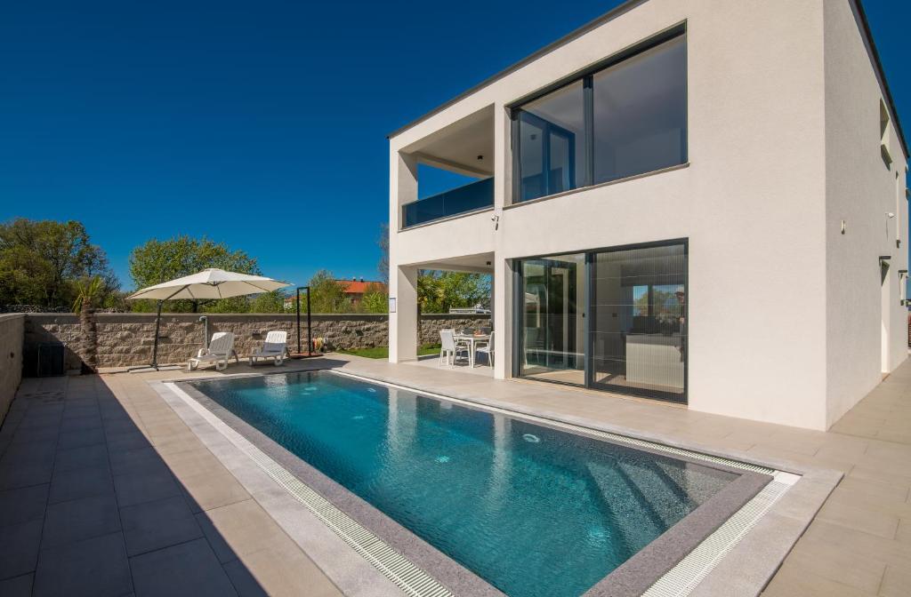 Villa-Weiss-Malinska-Heated-Pool-Osmosis-System-3