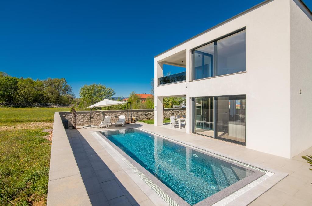 Villa-Weiss-Malinska-Heated-Pool-Osmosis-System-5