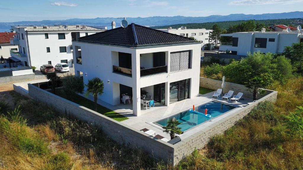 Villa Weiss Malinska Heated Pool – Osmosis System Villa Weiss Malinska Heated Pool - Osmosis System