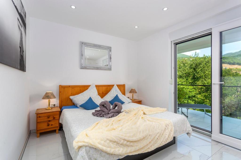 Villa-White-Pearl-Diamond-Opatija-mit-Meerblick-Pool-11