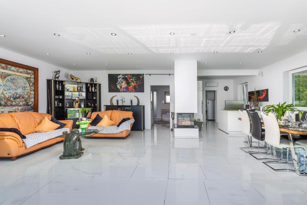 Villa-White-Pearl-Diamond-Opatija-mit-Meerblick-Pool-3