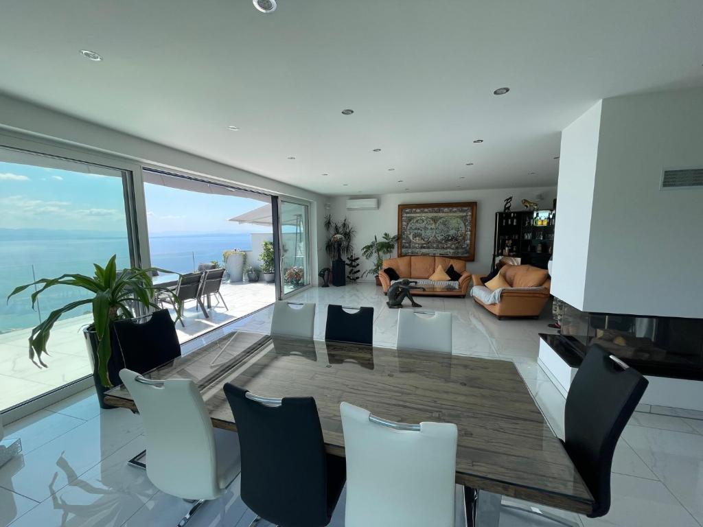 Villa-White-Pearl-Diamond-Opatija-mit-Meerblick-Pool-6