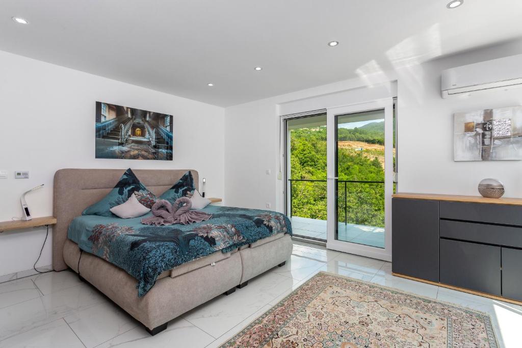 Villa-White-Pearl-Diamond-Opatija-mit-Meerblick-Pool-9